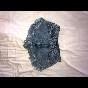 Super cute frayed Denham signature shorts